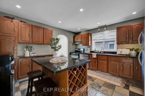 270 Fairlawn Court Oshawa ON L1J 4P9