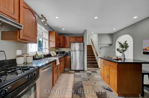 270 Fairlawn Court Oshawa ON L1J 4P9