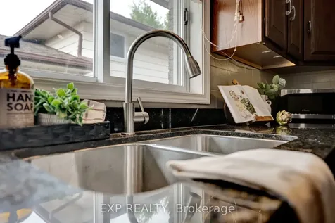 270 Fairlawn Court Oshawa ON L1J 4P9