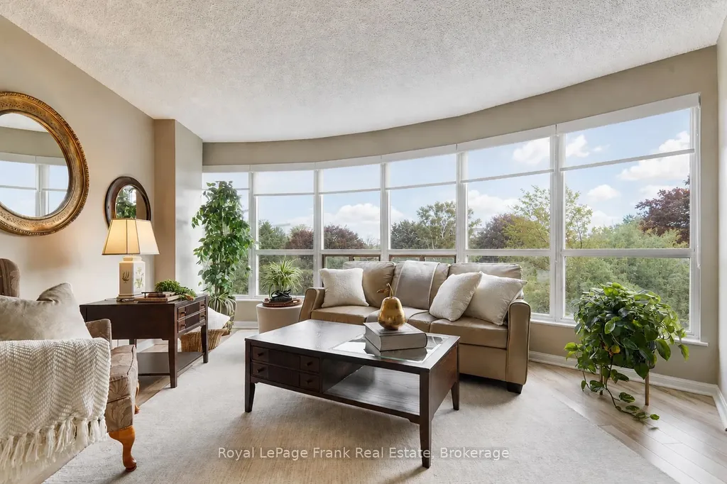 712 Rossland Road E Whitby ON L1N 9E8