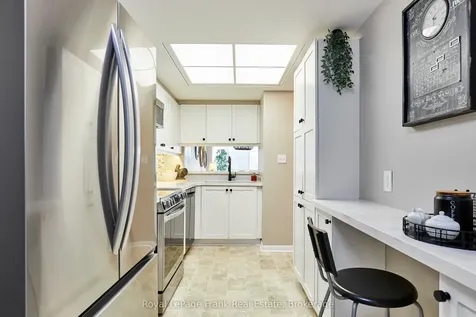 712 Rossland Road E Whitby ON L1N 9E8