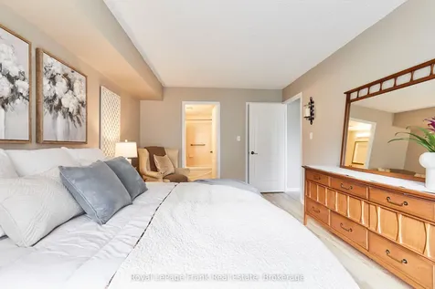 712 Rossland Road E Whitby ON L1N 9E8