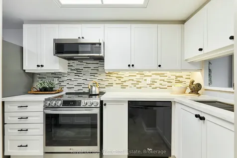 712 Rossland Road E Whitby ON L1N 9E8