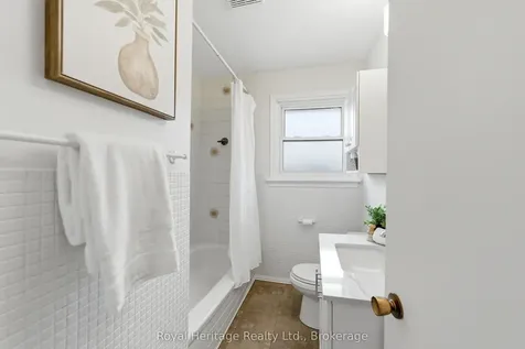 362 Garden Court Oshawa ON L1J 3E4