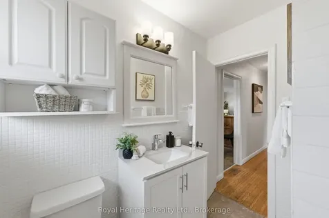 362 Garden Court Oshawa ON L1J 3E4