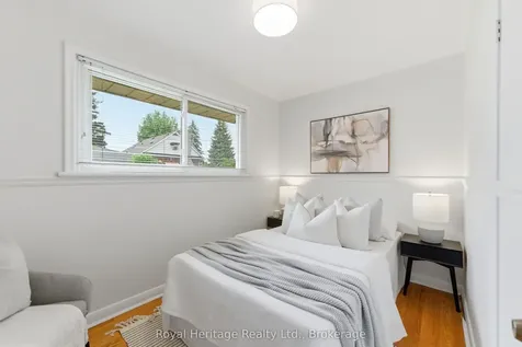 362 Garden Court Oshawa ON L1J 3E4