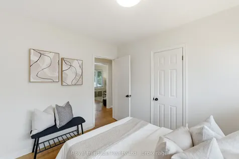 362 Garden Court Oshawa ON L1J 3E4