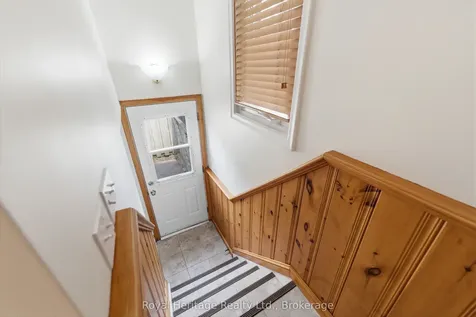 362 Garden Court Oshawa ON L1J 3E4