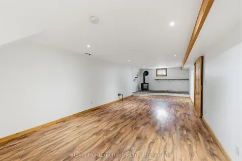 362 Garden Court Oshawa ON L1J 3E4