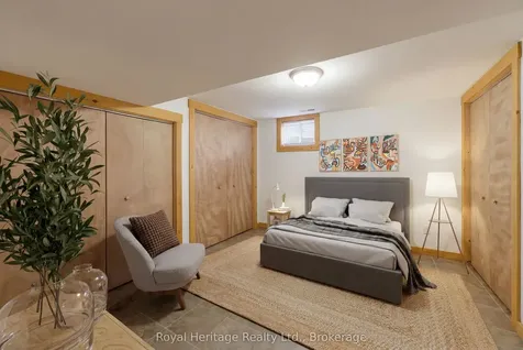 362 Garden Court Oshawa ON L1J 3E4