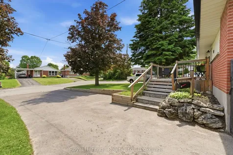 362 Garden Court Oshawa ON L1J 3E4