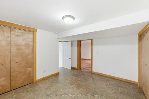 362 Garden Court Oshawa ON L1J 3E4