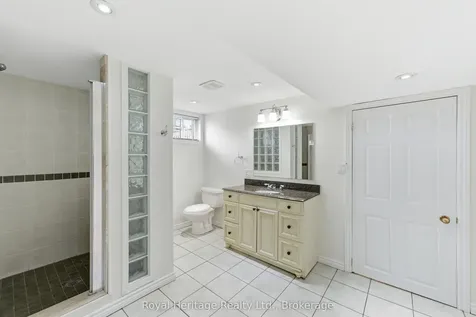 362 Garden Court Oshawa ON L1J 3E4