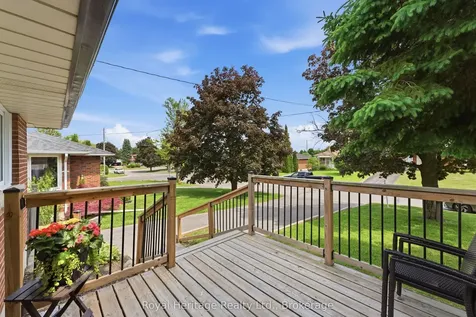 362 Garden Court Oshawa ON L1J 3E4