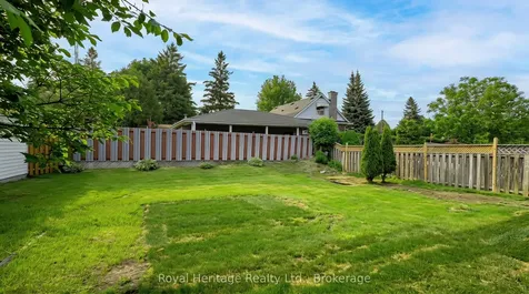 362 Garden Court Oshawa ON L1J 3E4