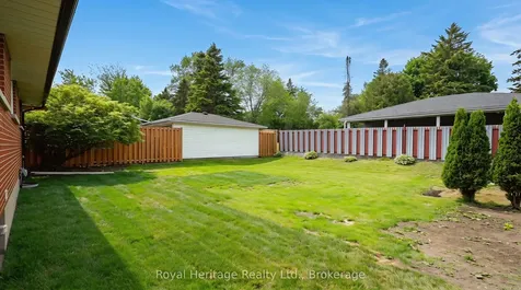 362 Garden Court Oshawa ON L1J 3E4