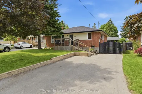 362 Garden Court Oshawa ON L1J 3E4