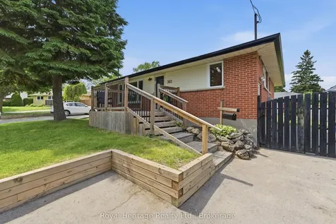 362 Garden Court Oshawa ON L1J 3E4