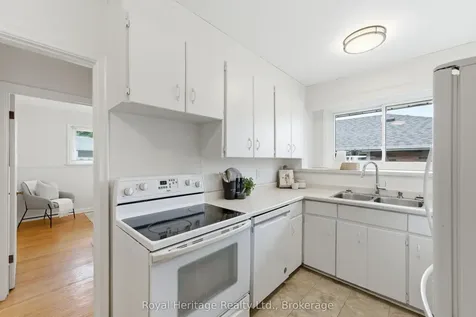362 Garden Court Oshawa ON L1J 3E4