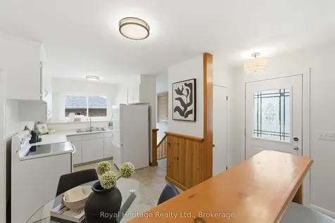 362 Garden Court Oshawa ON L1J 3E4