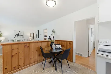362 Garden Court Oshawa ON L1J 3E4