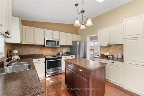 593 Prestwick Drive Oshawa ON L1J 7P5