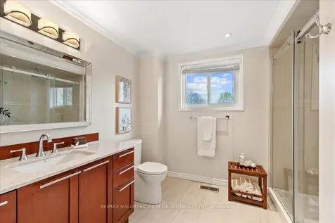 593 Prestwick Drive Oshawa ON L1J 7P5