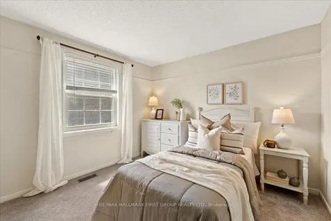 593 Prestwick Drive Oshawa ON L1J 7P5