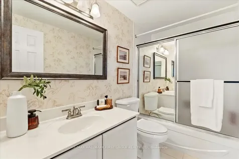 593 Prestwick Drive Oshawa ON L1J 7P5