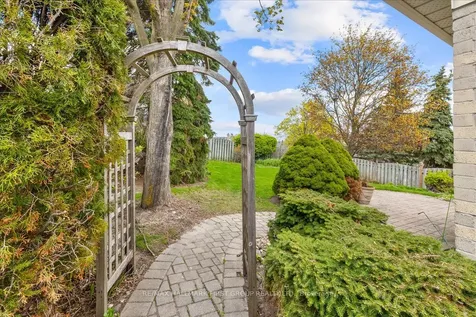 593 Prestwick Drive Oshawa ON L1J 7P5