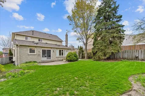 593 Prestwick Drive Oshawa ON L1J 7P5