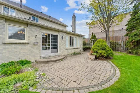 593 Prestwick Drive Oshawa ON L1J 7P5