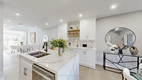 1073 Craven Road Toronto ON M4J 4V7