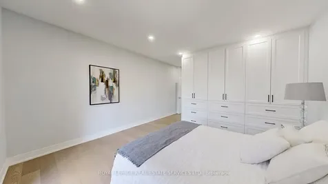 1073 Craven Road Toronto ON M4J 4V7