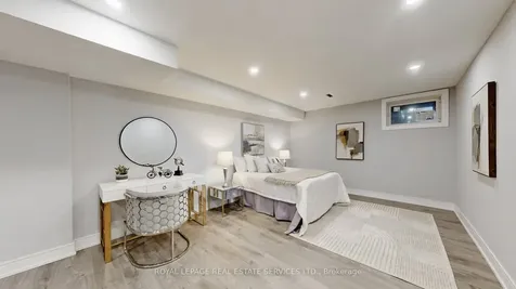 1073 Craven Road Toronto ON M4J 4V7