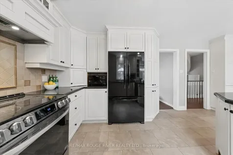 6 Snowden Court Clarington ON L1B 1E7
