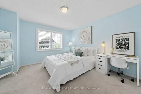 6 Snowden Court Clarington ON L1B 1E7
