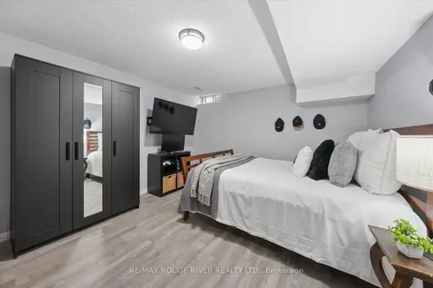 6 Snowden Court Clarington ON L1B 1E7