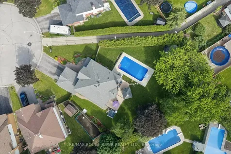 6 Snowden Court Clarington ON L1B 1E7