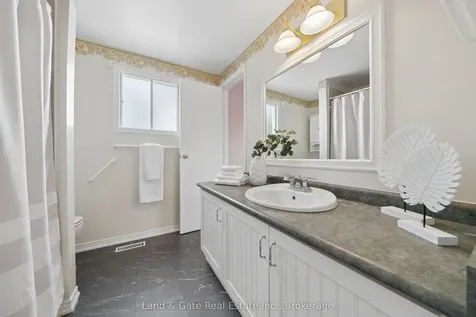 1286 Pinehurst Avenue Oshawa ON L1H 8G5