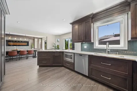 1 Clune Place Whitby ON L1R 2B1