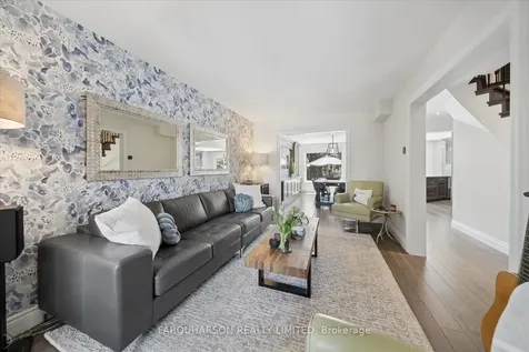 1 Clune Place Whitby ON L1R 2B1