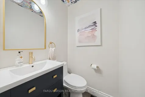 1 Clune Place Whitby ON L1R 2B1