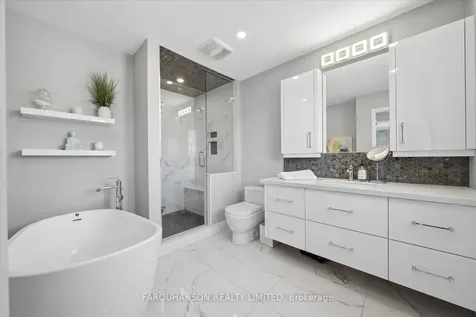 1 Clune Place Whitby ON L1R 2B1
