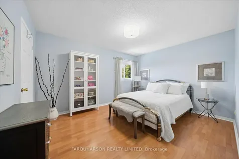 1 Clune Place Whitby ON L1R 2B1