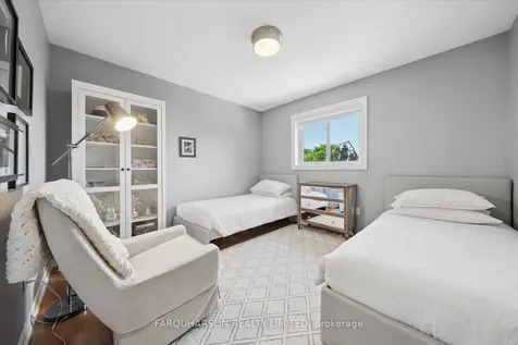 1 Clune Place Whitby ON L1R 2B1
