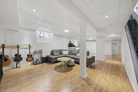 1 Clune Place Whitby ON L1R 2B1