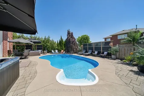 1 Clune Place Whitby ON L1R 2B1