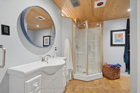 1 Clune Place Whitby ON L1R 2B1