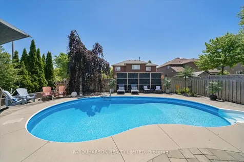 1 Clune Place Whitby ON L1R 2B1